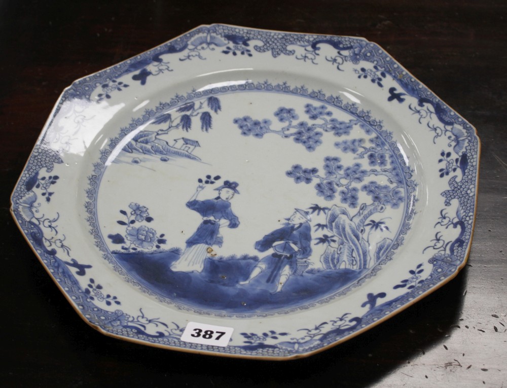 An 18th century Chinese export blue and white octagonal dish, 33cm